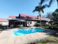 Royal Ridge Guesthouse Hotels near Erasmuskloof