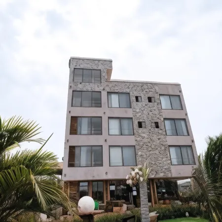 Plus 33 Hotel