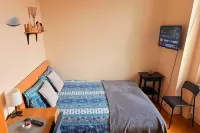 West Kensington 1BR | 1-Min Tube | Heathrow Direct โรงแรมใกล้ชิสวิก