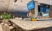 Holiday Inn & Suites PHILADELPHIA W - DREXEL HILL by IHG - Pools