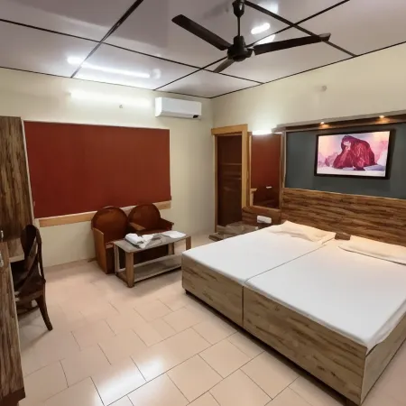 Pops Hotel and Restaurant