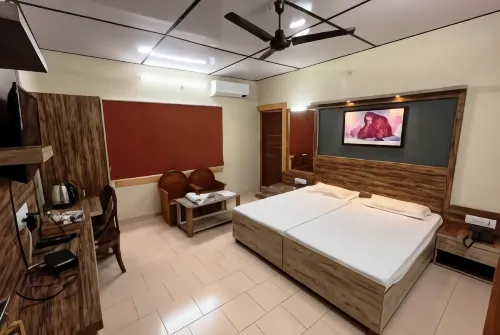 Pops Hotel and Restaurant