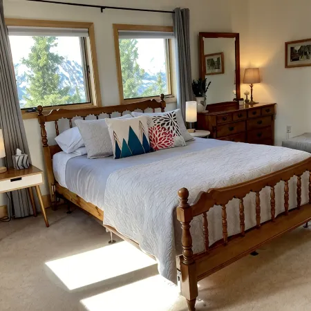 Impressive Mountain Views. Craftsman Home.  Less than 10 miles to bus depot