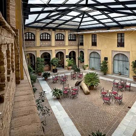 Hotel Alcázar de la Reina