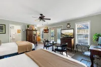Private Lakefront Spread: BigH2O, Smokehouse, Spa, Firepits, Fence, PETS