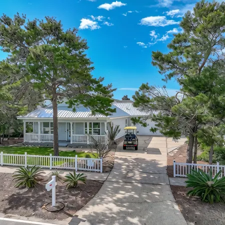 Golf Cart & Pool! 3 Blks to Beach! Close to Grocery, Restaurants, Entertainment