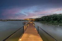 Cozy Lakefront Serenity-Dock & Boatlift, Firepit & Fish