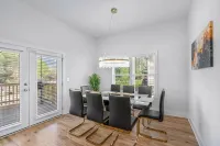 Exquisite 4-Bedroom Luxury Home Near Downtown Atlanta: No Cleaning Fees - Bungalow