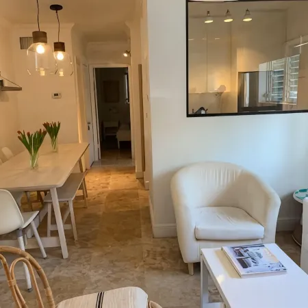 Key Biscayne 1 bedroom walk to Beach & town