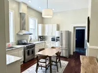 Large City Center House - 7 BEDS/2 BA w/ parking - 3つ星