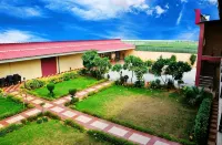 Jps Resort with Swimming Pool Near IMT Manesar - รีสอร์ท