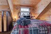 Cozy Couples Cabin Near Red River Gorge and Hollerwood