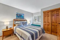 Walk to Lake Tahoe - Pet-Friendly Cabin - Sleeps 7, Kids Welcome - 3-Star
