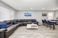 FREE Parking Modern Duplex King Beds near EWR& NYC - Holiday Apartments