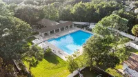 Serene 4BR Lakeside Retreat - Fire Pit & Comm Pool