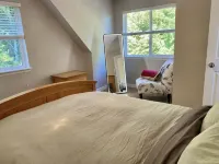 Cozy and Private West Coast Home - 4성급