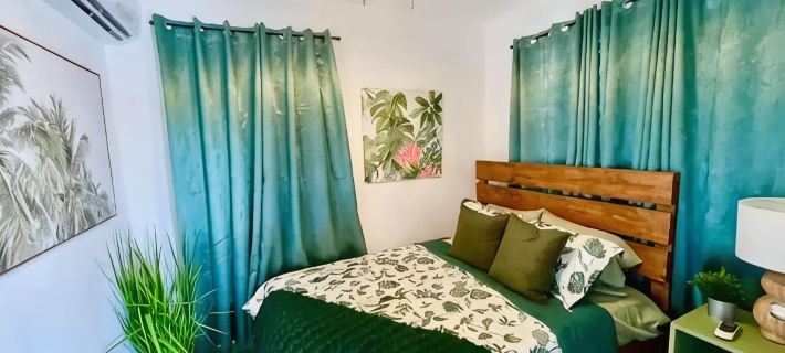 Casa Emerald, by the beach. 盧基約酒店