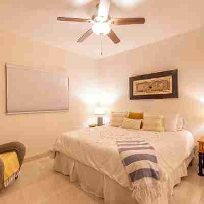 Family Friendly Las Olas Oceanfront Remodeled 2Br Steps to Surf, Sand & Dining! Rooms