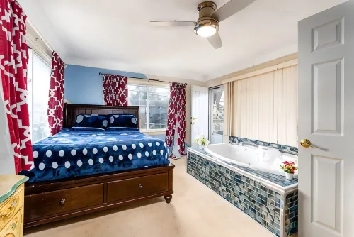 Luxe 7 bdr 4 Fullbath with Jacuzzi on West side Detroit - 2-Star
