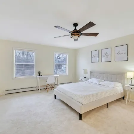 Comfortable and bright home - near downtown Mystic.