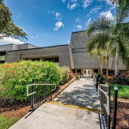 Beautiful condo on Copperhead. Beaches nearby!