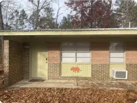 Dino Den - Charming 1-bedroom apartment in Oneonta with WiFi, AC