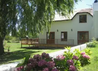 Acara Guesthouse & Cottages - บ้านพักหลังเล็ก