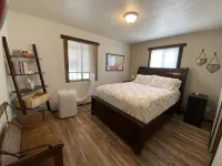 Bungalow on a Private 70 Acre Ranch - 3つ星