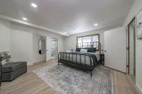 Summit Sanctuary: Urban Elegance mins from Downtown - Bungalows