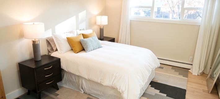 CLEAN, easy checkout. Close to downtown Bozeman, hiking, skiing, and MSU. Hotels in Bozeman