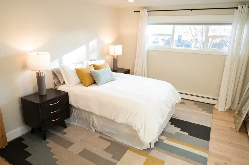 CLEAN, easy checkout. Close to downtown Bozeman, hiking, skiing, and MSU. - 4-Star