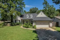 Jacuzzi Tub-Walk to Dining & Shopping-Garage Parking - Jacuzzi
