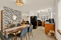Modern 3 BR Minutes to WI Statefair, MKE Zoo, Brewers, & Hospital - พร้อมWifi