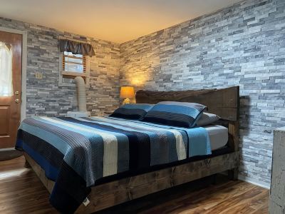 Large private apartment with view of the Old Jail Museum in historic Jim Thorpe.