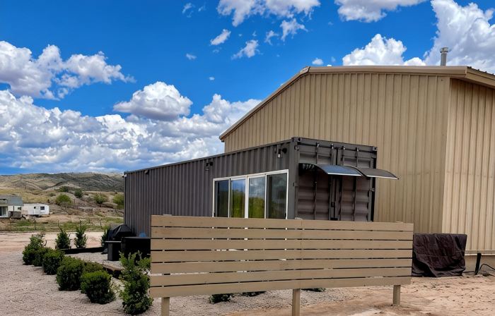 Luxury Stargazing Container Near Sedona • Hot Tub & Desert Views