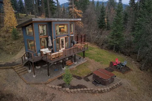 Tiny House on Hayden Lake with beach access and hot tub - 4-Star