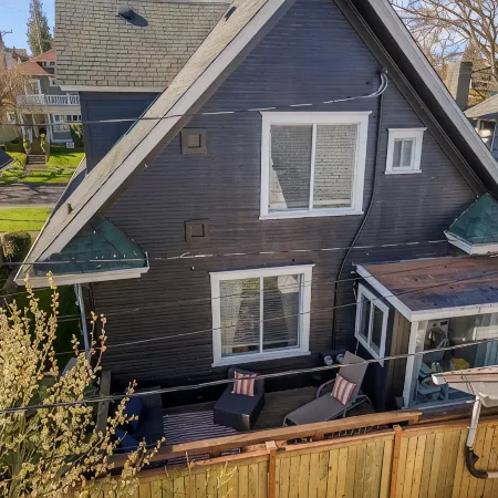 The Cushman House B: Unit B near 6th Ave UPS UW Ruston