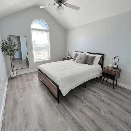 Family Friendly House- Close to Branson & Springfield,MO with king size bed