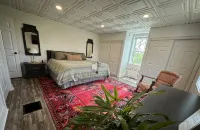 A historic 2 acre property just minutes from town - ブティック