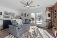 Private Garden Retreat - King Bed - mins TMH + Downtown + FSU! - Condos