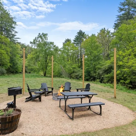 Creekside Vibes - 1 Bedroom Cozy Cabin w/ Outdoor Fire Pit + Pet Friendly!