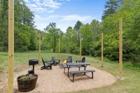 Creekside Vibes - 1 Bedroom Cozy Cabin w/ Outdoor Fire Pit + Pet Friendly! - Chalets