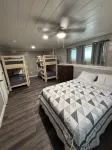 Family friendly cottage, covered deck, close to lake to fish, swim, and boat - 3-Star