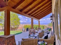 Truly STUNNING~ Minutes to ABQ!VIEWS/Fireplace/Fire-Pit/ Outdoor Mecca-Hot Tub! - Wifi