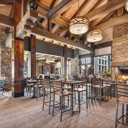 Parq 4 Tower Club Ski in-Out Hot Tub Pool Private Dining Fitness Spa Wellness