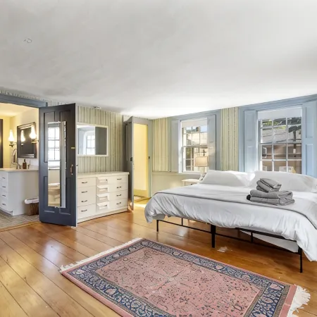 Robert Manning Place•Historic 1824 Salem Home with Parking•Walk to Downtown