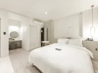 Gyeongju Yam Gyeongju City Hall Hotels near Baengnyulsa Temple