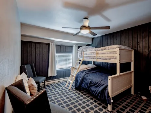 Carpenter Cottage - Renovated condo across from pond - Balkoner