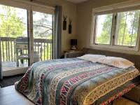 Tranquil Retreat In the Pines w/Mountain Views! Updated 1 Bed 1 Bath - balcony