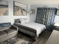 The Great Escape II. Newly renovated and beautiful Unit on Hampton Beach. - 2-Star